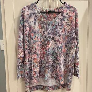 Women’s vneck colorful long sleeve top, size s/m.